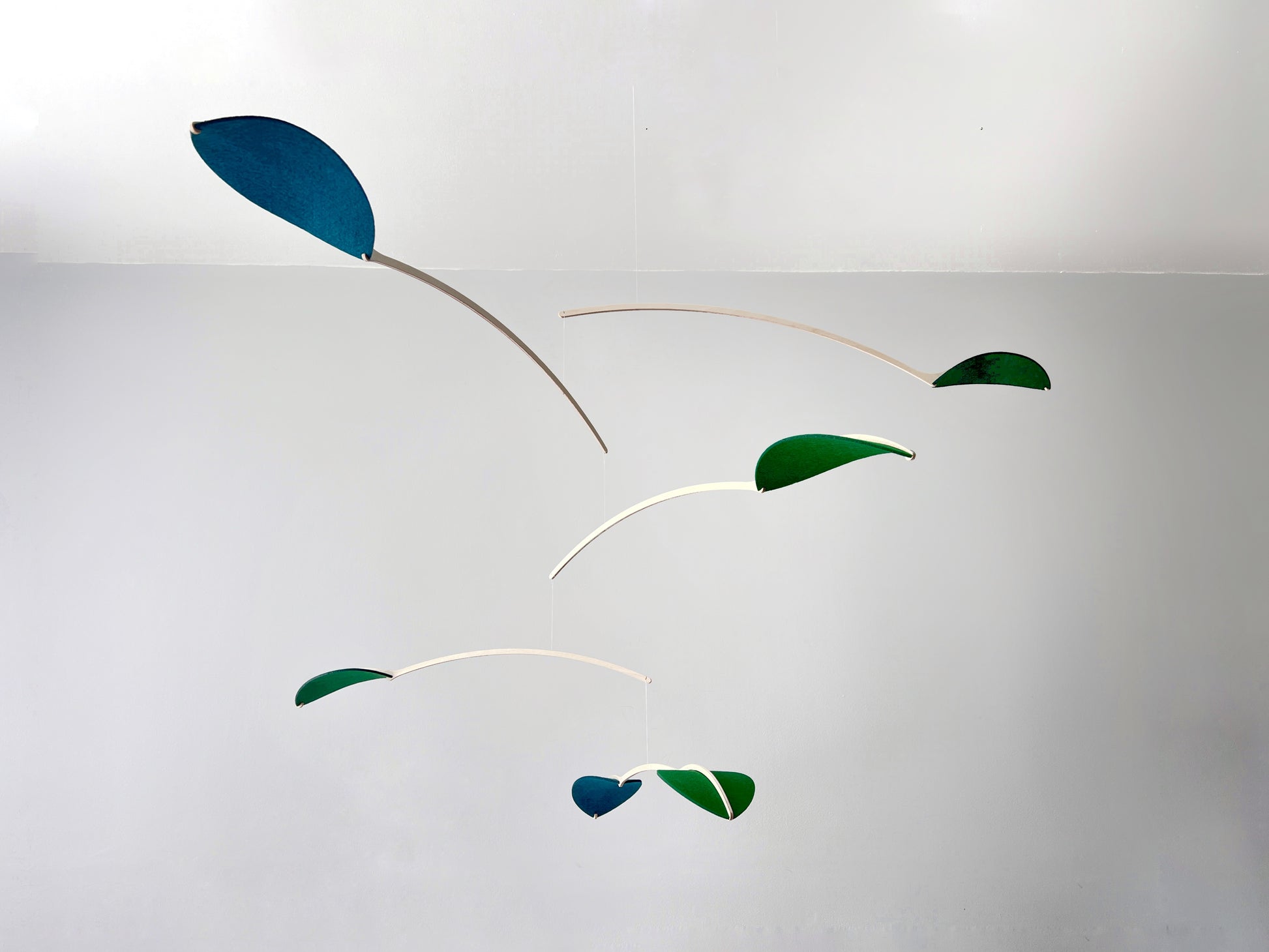 Large Kinetic Mobile Art. Calder Adult Mobile Hanging Sculpture for Mid Century Home, Office Decor, Scandi Furnishing & Ceiling
fluenced by Calder mobiles and the mid-century modern movement. A beautiful piece of moving hanging art.
Scandinavian style mobile Lily is handmade with responsibly sourced birch sheets.  The Lily Mobile compose