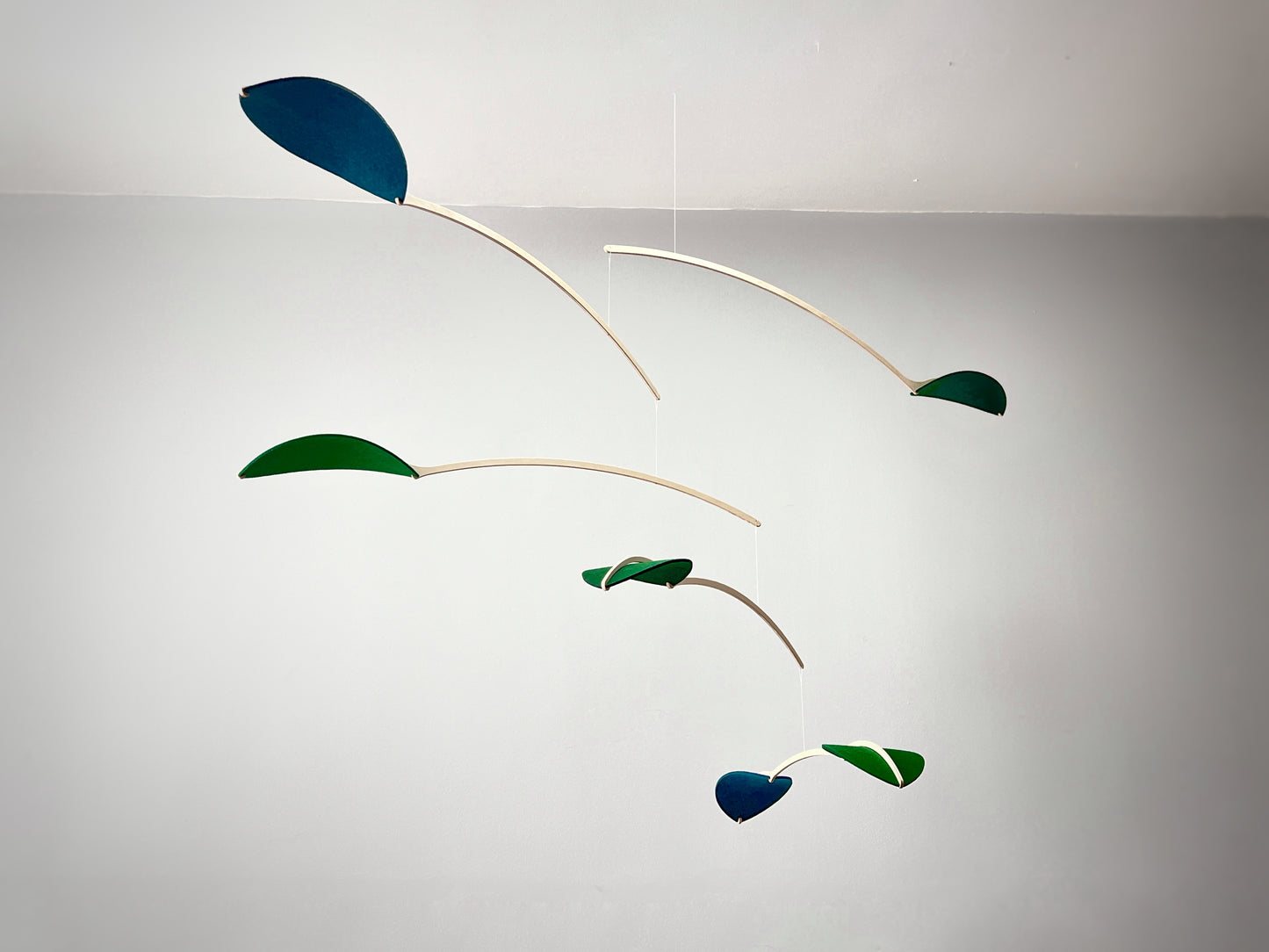 Large Kinetic Mobile Art. Calder Adult Mobile Hanging Sculpture for Mid Century Home, Office Decor, Scandi Furnishing & Ceiling
fluenced by Calder mobiles and the mid-century modern movement. A beautiful piece of moving hanging.
Scandinavian style mobile Lily is handmade with responsibly sourced birch sheets.  The Lily Mobile compose